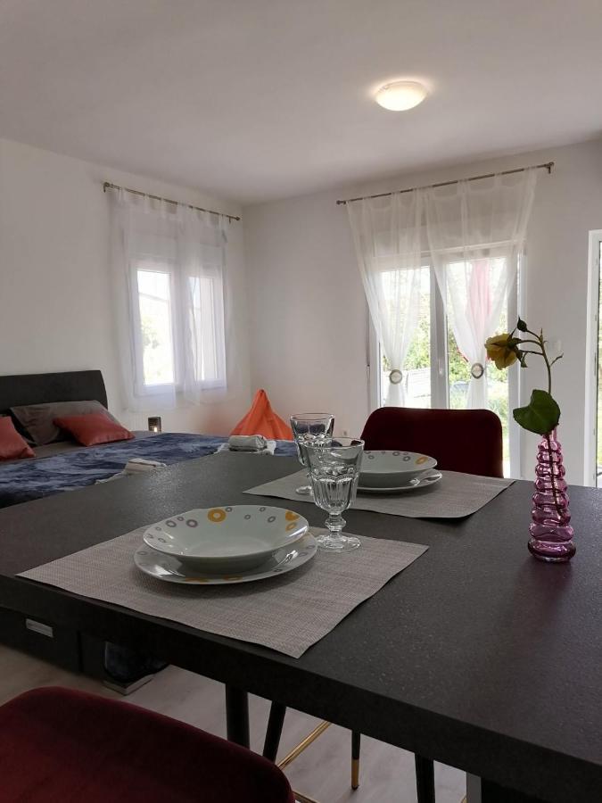 Leona Apartment Vidikovac, プーラ エクステリア 写真